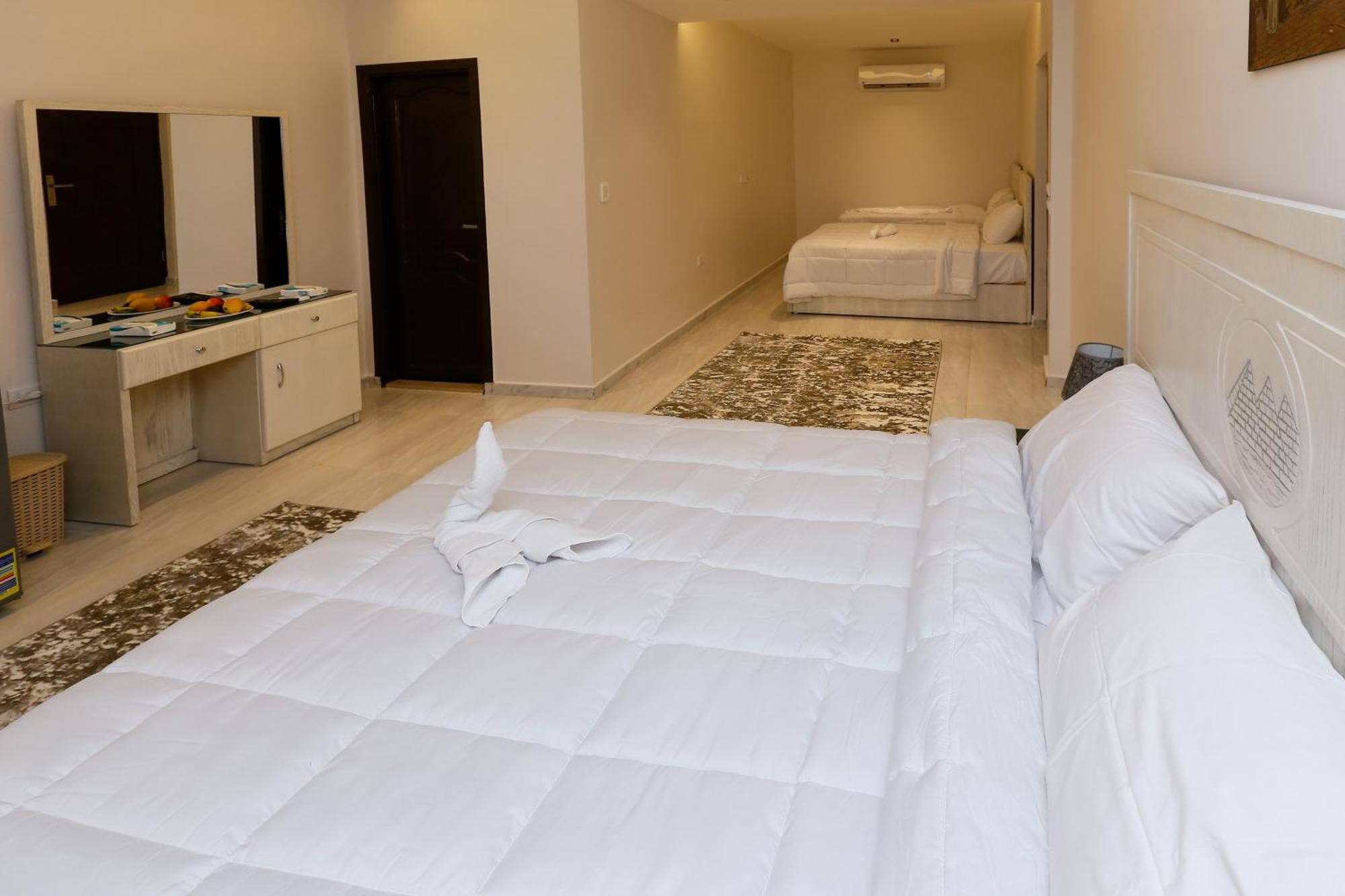 Pyramids Land Palace Kafrat al Jabal Экстерьер фото
