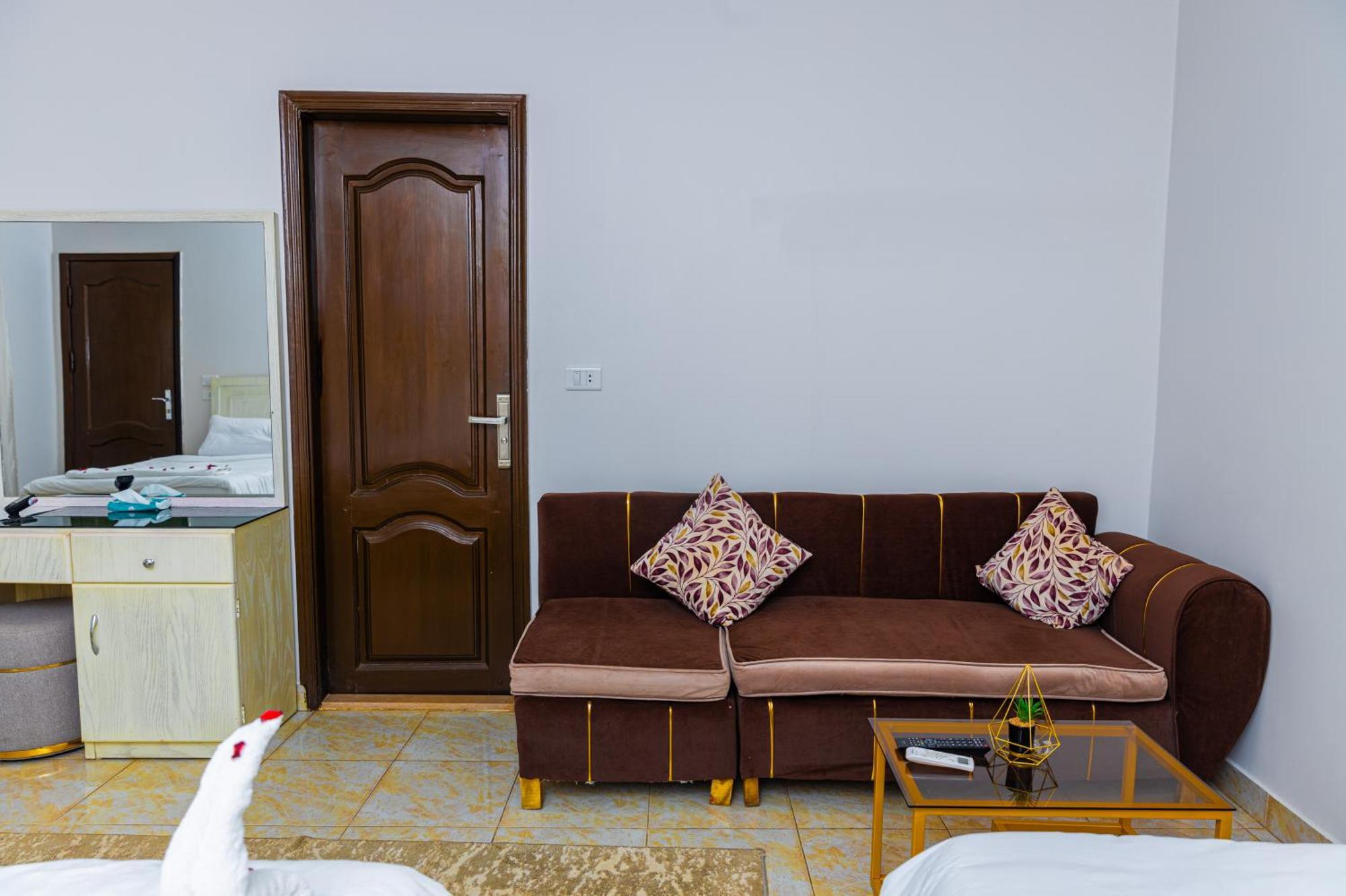 Pyramids Land Palace Kafrat al Jabal Экстерьер фото
