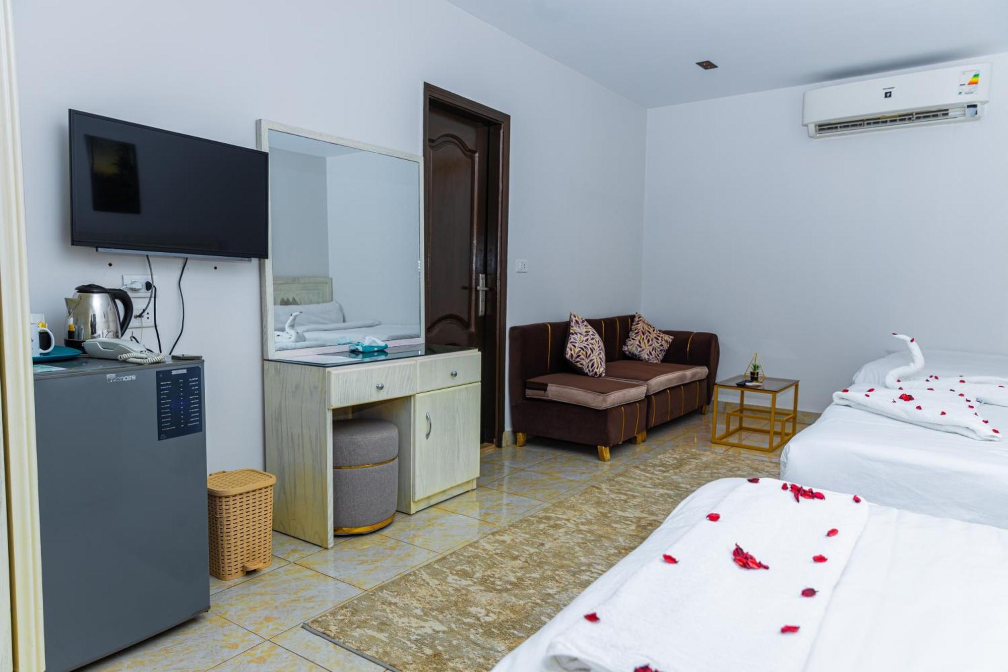 Pyramids Land Palace Kafrat al Jabal Экстерьер фото